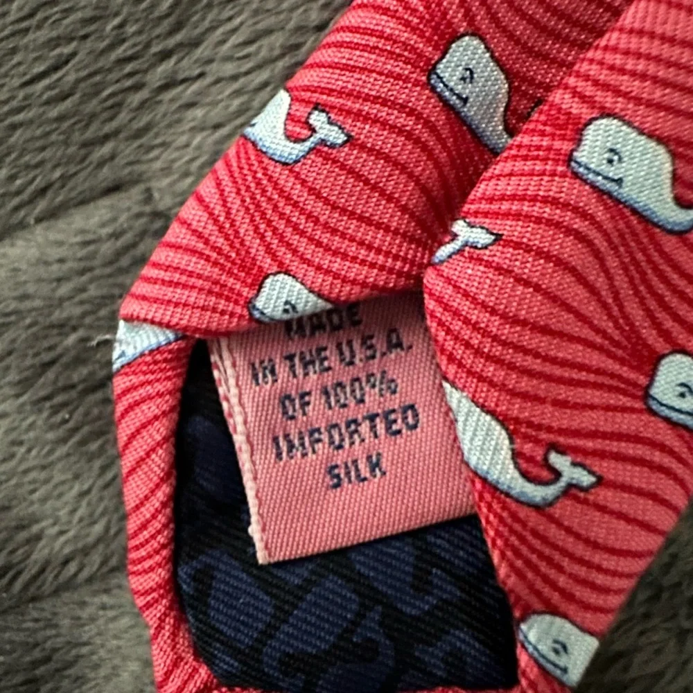 Vineyard Vines Kids Tie in Red with White Whale Pattern